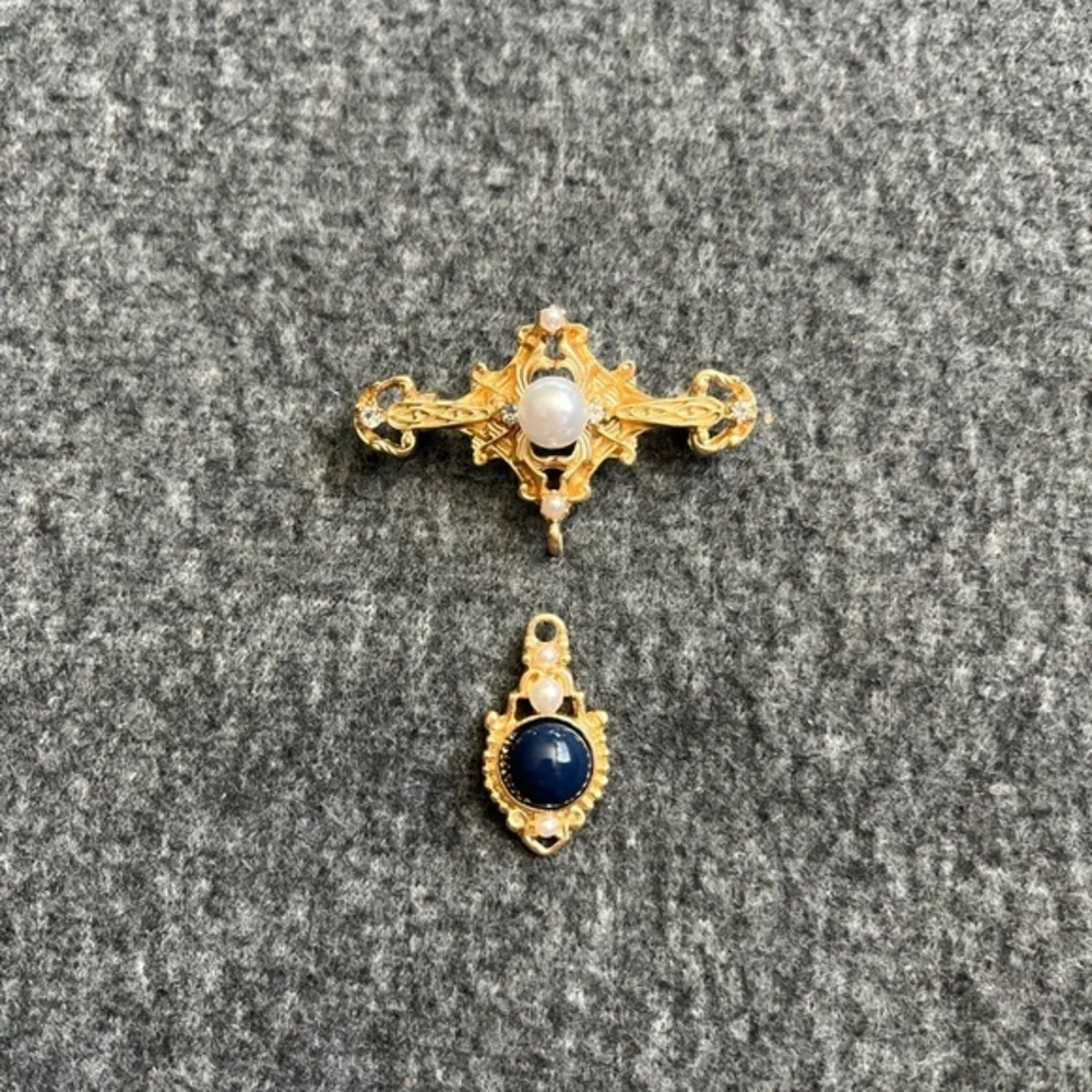 Baroque Dangle Brooch Womens OS Gold Blue Excellent Faux‎ Pearl Detachable Drop